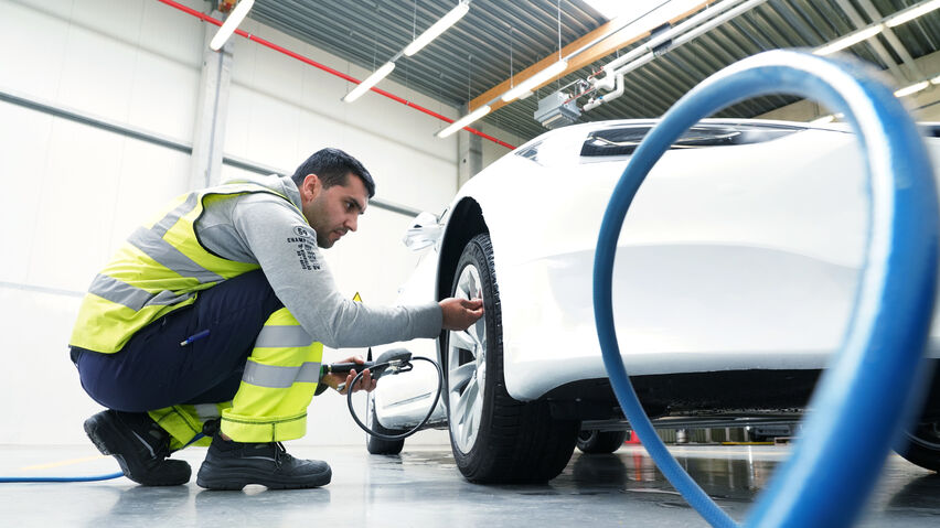 Slide 2.8 - Tesla in Zeebrugge (54) Slide 2.8 - Tesla in Zeebrugge (54)