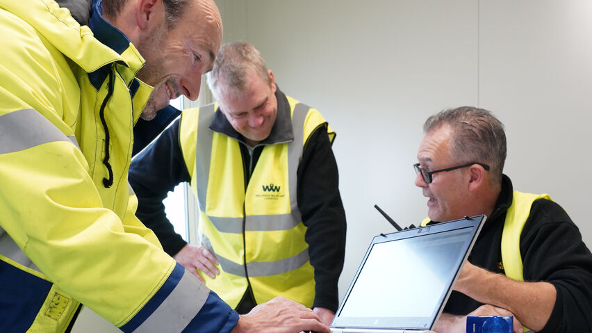 Zeebrugge terminal employees working with stinkbug treatments