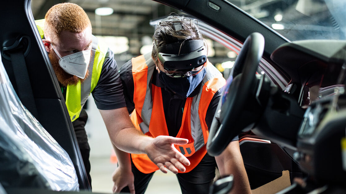 Vehicle processing using Microsoft HoloLens Vehicle processing using Microsoft HoloLens
