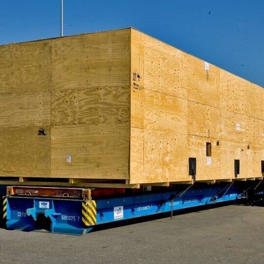 Big crate on 40ft rolltrailer