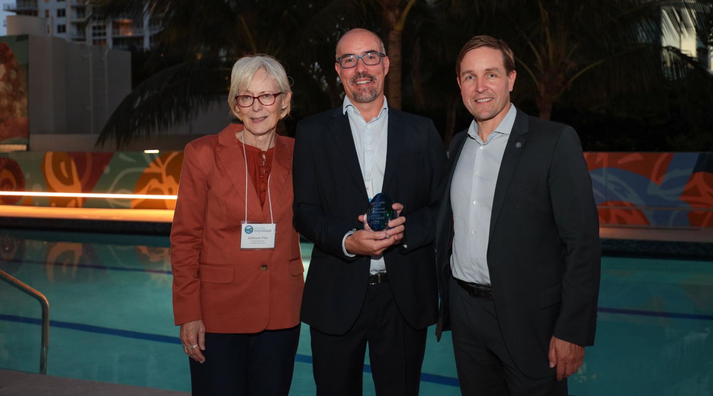 2022 Wallenius Wilhelmsen Orcelle Award winner Jon Asin Co founder and CEO Bee Planet Factory center Millicent Pitts and Rog 2022 Wallenius Wilhelmsen Orcelle Award winner Jon Asin Co founder and CEO Bee Planet Factory center Millicent Pitts and Rog